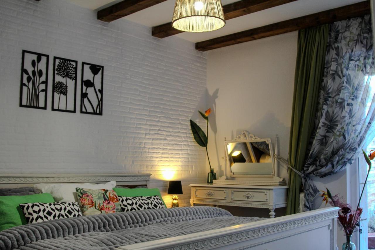 Cozy Cottage - Free Parking, Self Check-In Oradea Exterior photo