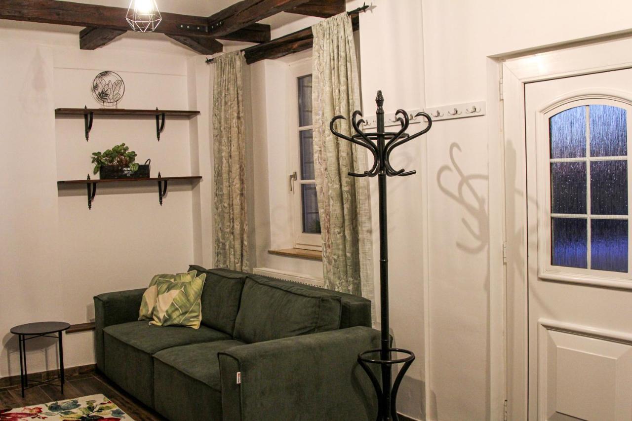 Cozy Cottage - Free Parking, Self Check-In Oradea Exterior photo