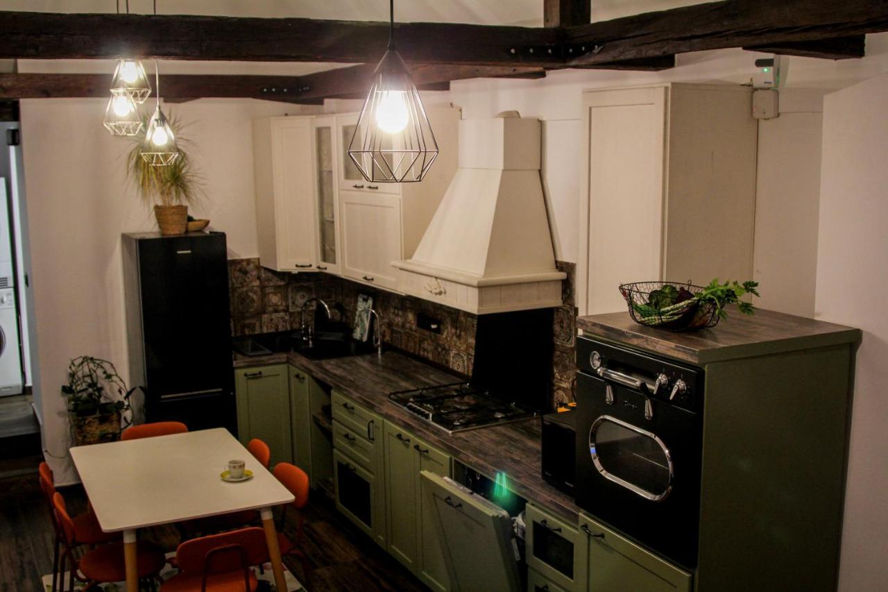 Cozy Cottage - Free Parking, Self Check-In Oradea Exterior photo