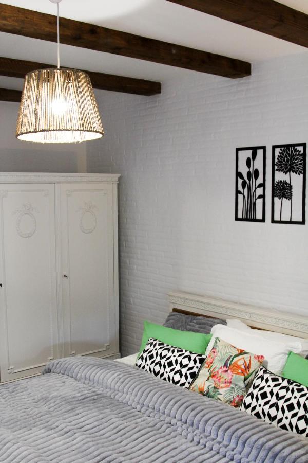 Cozy Cottage - Free Parking, Self Check-In Oradea Exterior photo